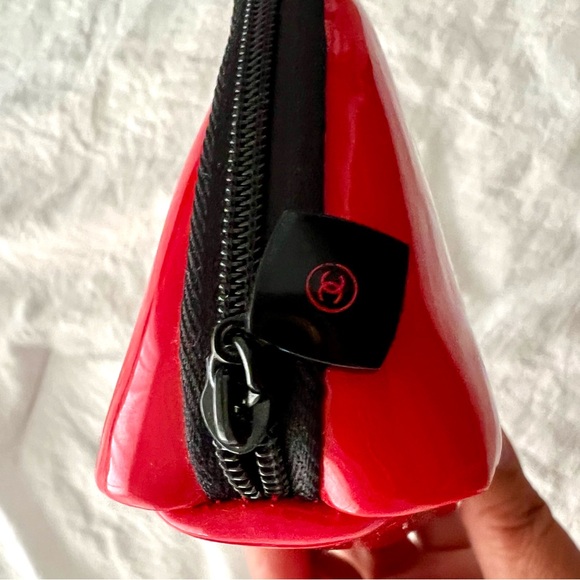 👑✅PRICE FIRM✅👑Red Patent Chanel Small Cosmetic Case & Black Pouch - Picture 10 of 17